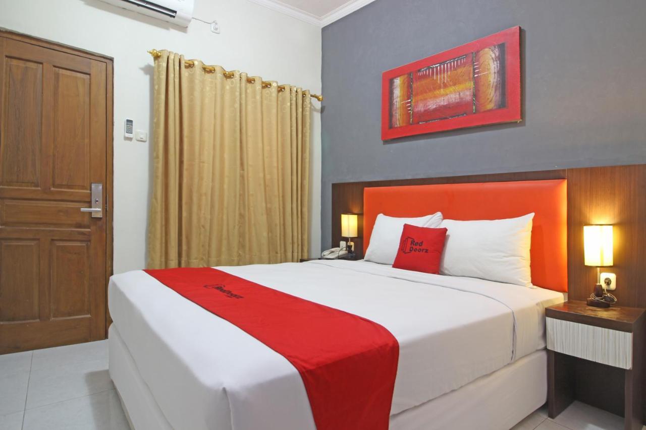 RedDoorz Plus near Keraton Solo Exterior foto