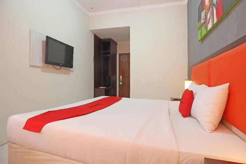RedDoorz Plus near Keraton Solo Exterior foto